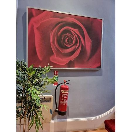 Апартаменты F101-First Floor Flat Fits 3 Near Hyde Park Лондон Экстерьер фото